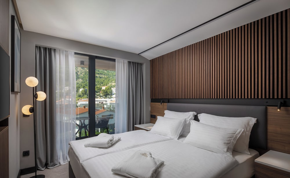 Boutique hotel Noemia — Hotel rooms in Baška Voda, Split-Dalmatia