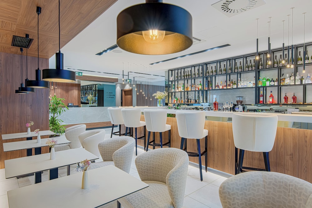 Boutique hotel Noemia — Restaurant & bars in Baška Voda, Split-Dalmatia
