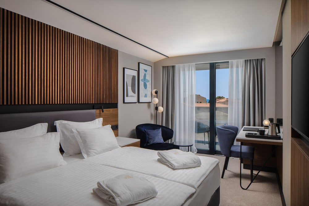 Boutique hotel Noemia — Hotel rooms in Baška Voda, Split-Dalmatia