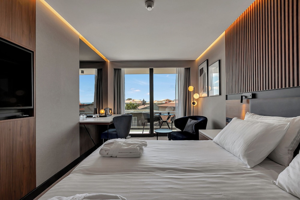 Boutique hotel Noemia — Hotel rooms in Baška Voda, Split-Dalmatia