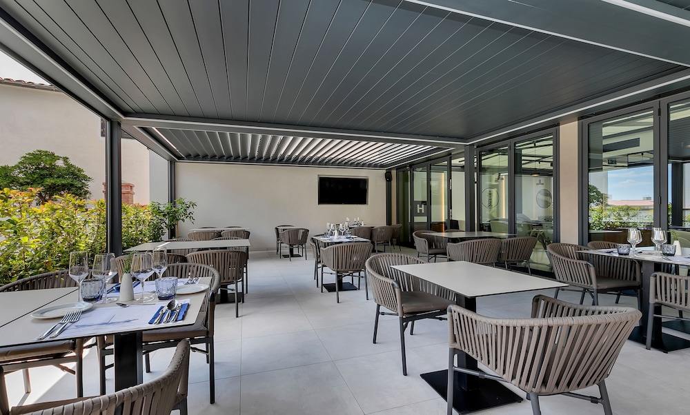 Boutique hotel Noemia — Restaurant & bars in Baška Voda, Split-Dalmatia
