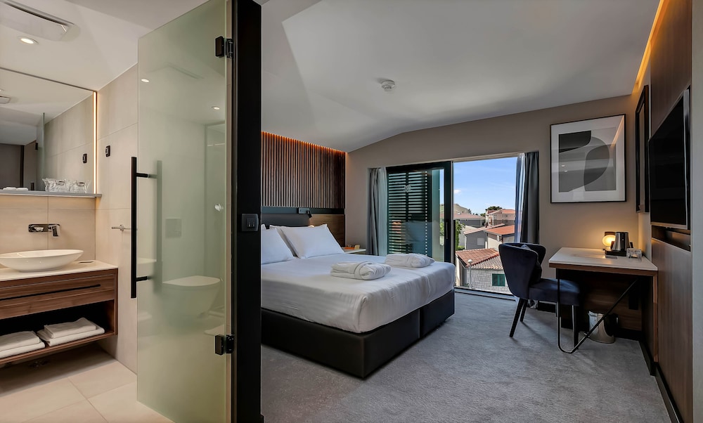 Boutique hotel Noemia — Hotel rooms in Baška Voda, Split-Dalmatia