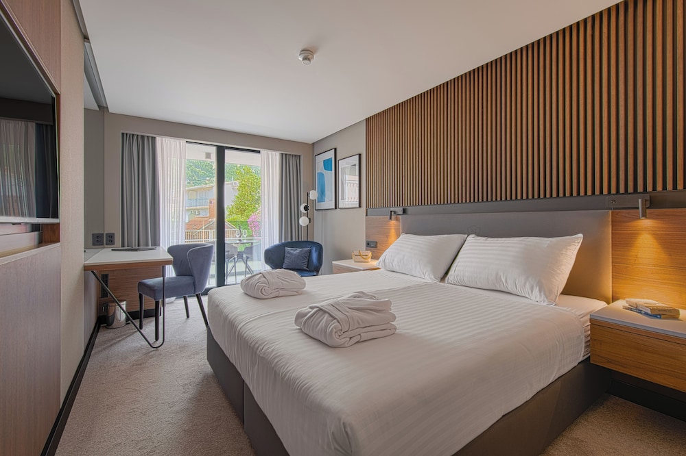 Boutique hotel Noemia — Hotel rooms in Baška Voda, Split-Dalmatia