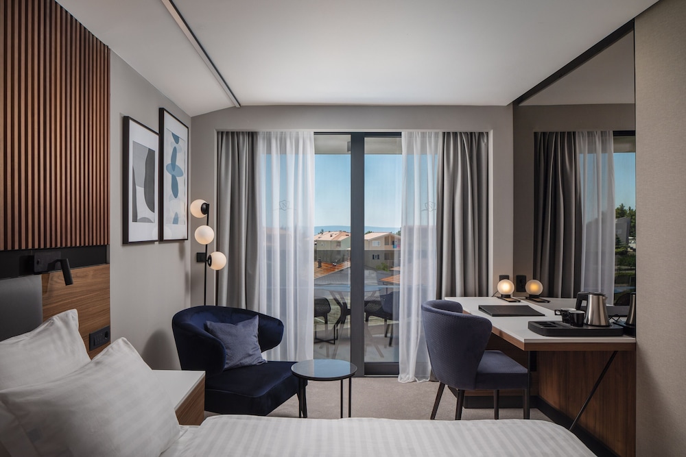 Boutique hotel Noemia — Hotel rooms in Baška Voda, Split-Dalmatia