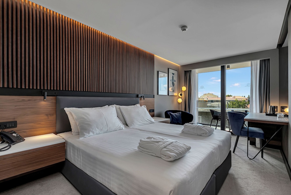 Boutique hotel Noemia — Hotel rooms in Baška Voda, Split-Dalmatia