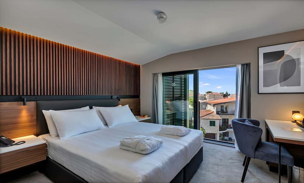 Boutique hotel Noemia — Hotel rooms in Baška Voda, Split-Dalmatia