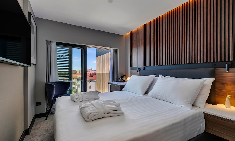 Boutique hotel Noemia — Hotel rooms in Baška Voda, Split-Dalmatia