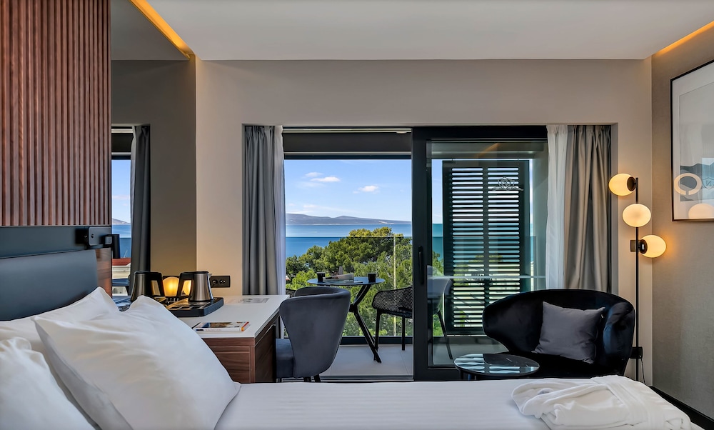Boutique hotel Noemia — Hotel rooms in Baška Voda, Split-Dalmatia