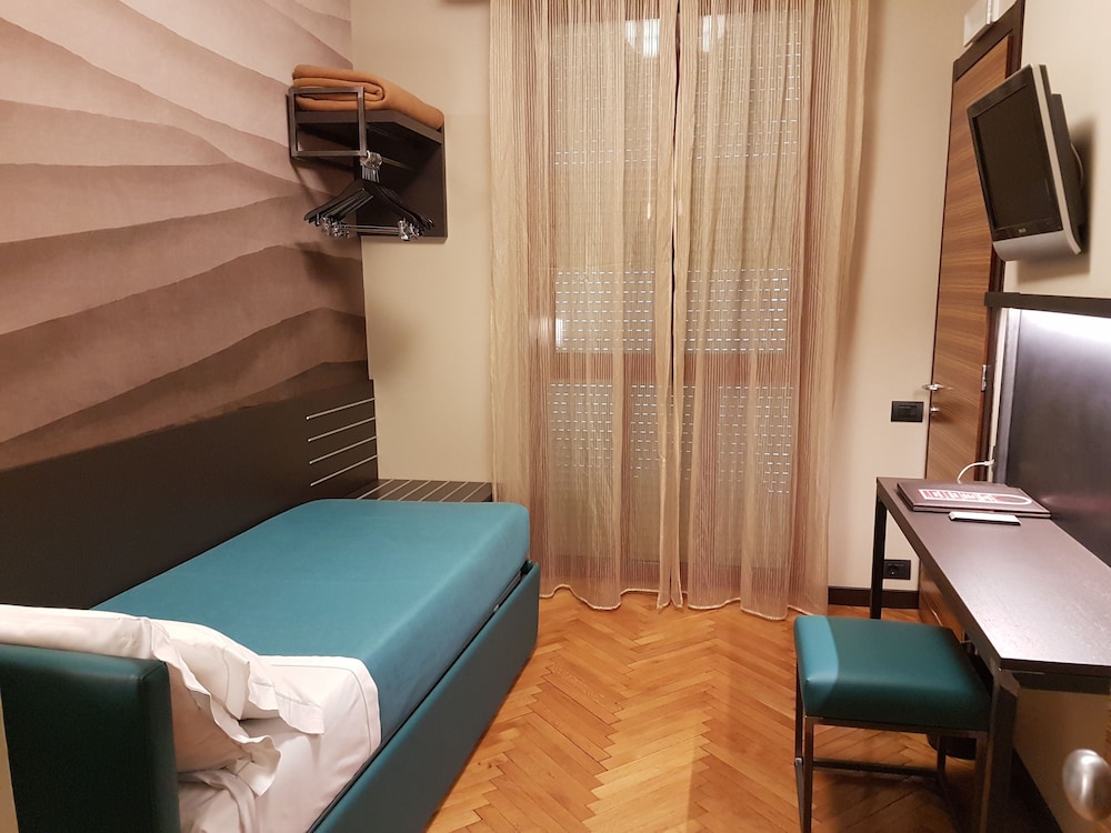 Park Hotel Meublé — Hotel rooms in Como, Lombardy