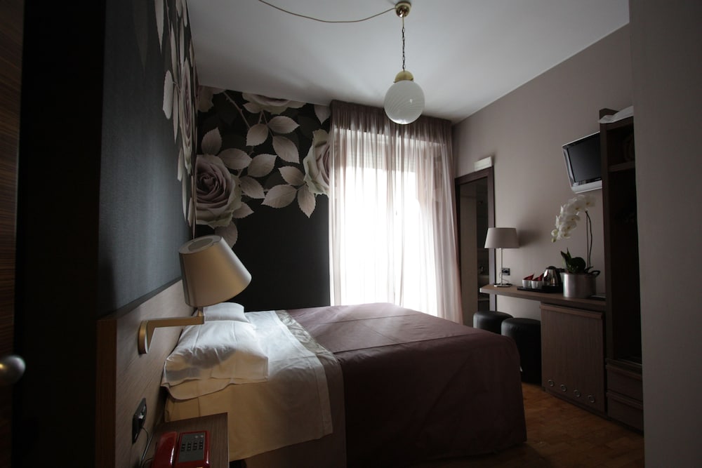 Park Hotel Meublé — Hotel rooms in Como, Lombardy