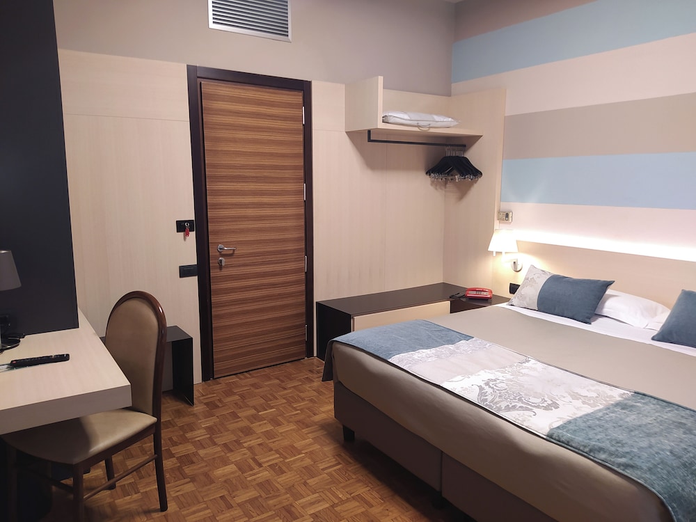 Park Hotel Meublé — Hotel rooms in Como, Lombardy