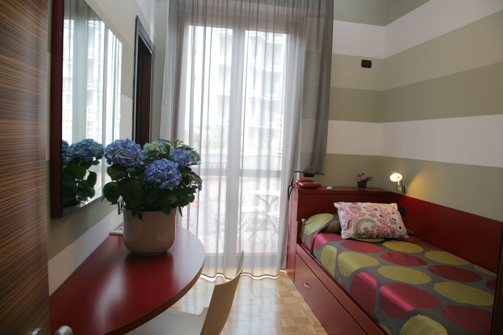 Park Hotel Meublé — Hotel rooms in Como, Lombardy