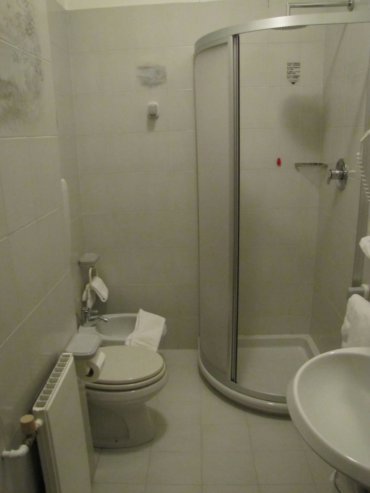 Park Hotel Meublé — Hotel rooms in Como, Lombardy