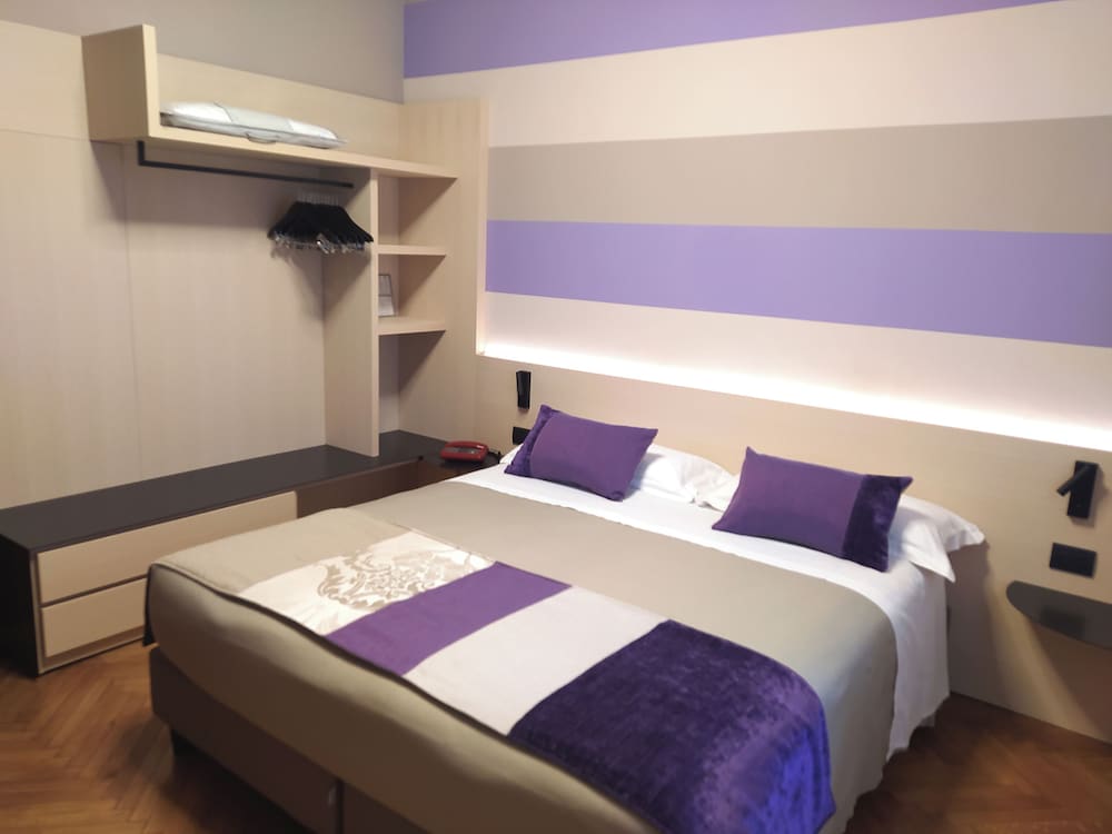 Park Hotel Meublé — Hotel rooms in Como, Lombardy