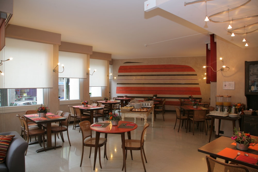 Park Hotel Meublé — Restaurant & bars in Como, Lombardy
