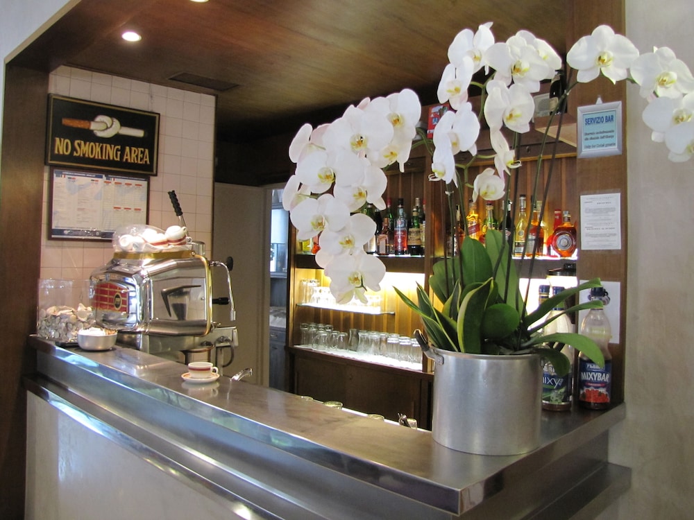 Park Hotel Meublé — Restaurant & bars in Como, Lombardy