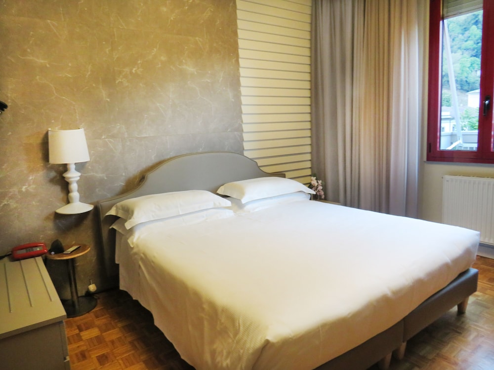 Park Hotel Meublé — Hotel rooms in Como, Lombardy