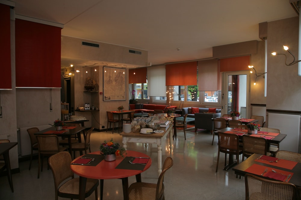 Park Hotel Meublé — Restaurant & bars in Como, Lombardy