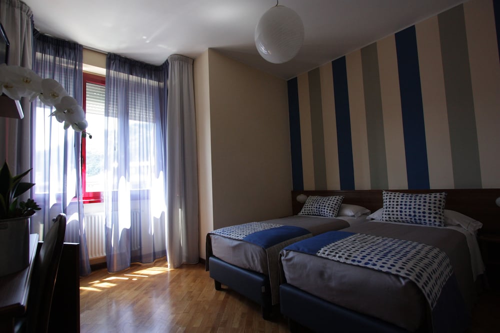 Park Hotel Meublé — Hotel rooms in Como, Lombardy