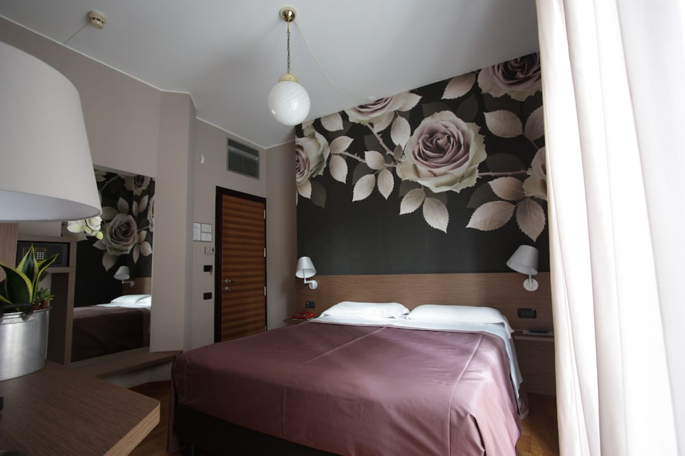 Park Hotel Meublé — Hotel rooms in Como, Lombardy