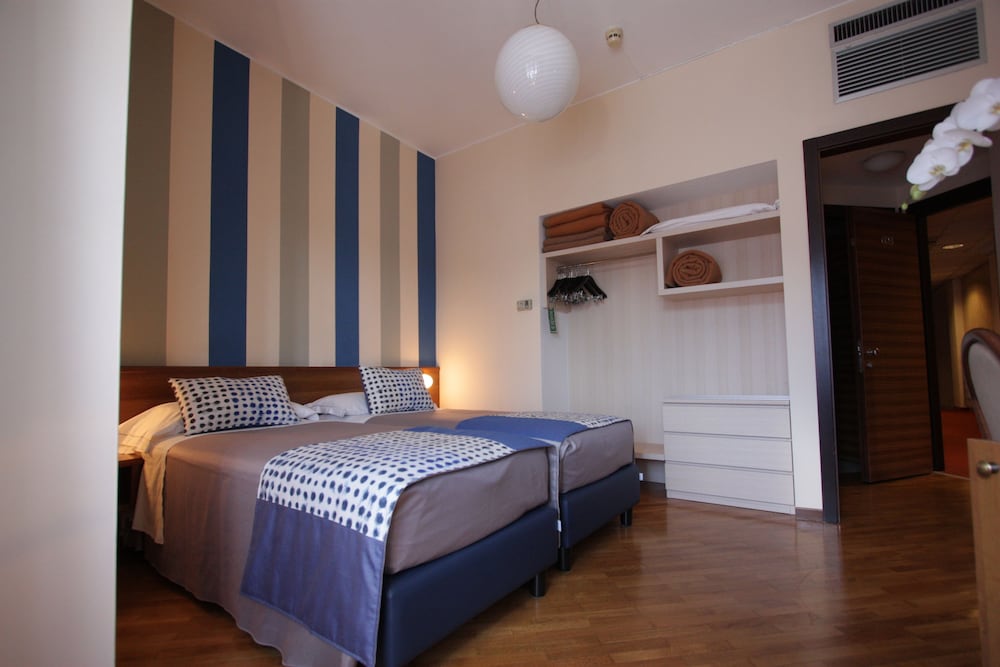 Park Hotel Meublé — Hotel rooms in Como, Lombardy