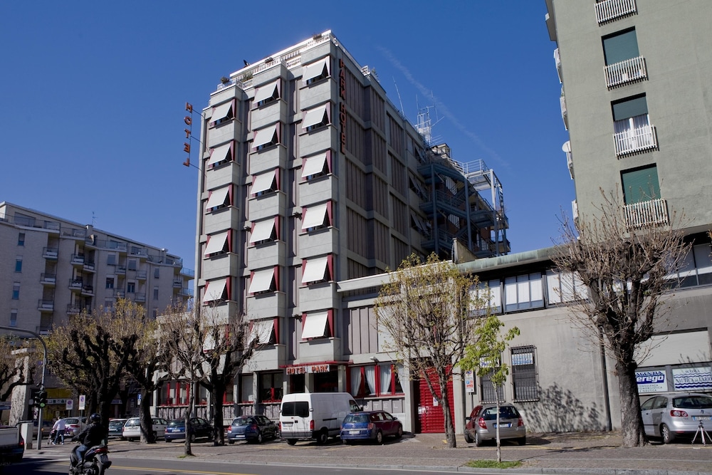 Park Hotel Meublé — Hotel building in Como, Lombardy