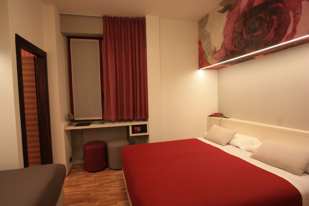 Park Hotel Meublé — Hotel rooms in Como, Lombardy