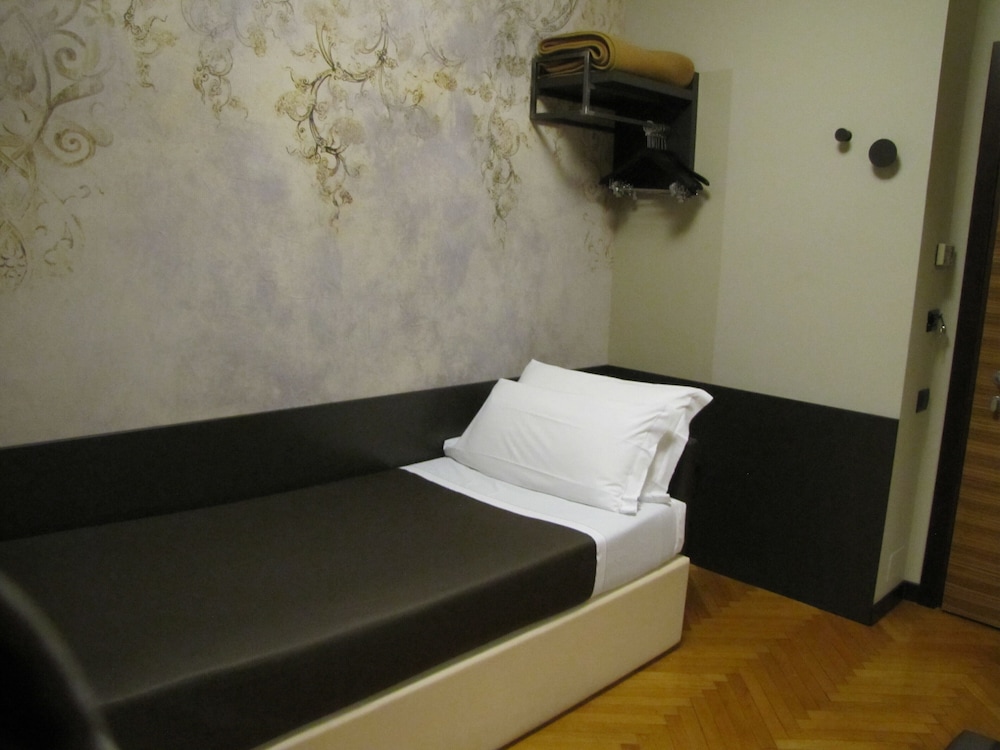 Park Hotel Meublé — Hotel rooms in Como, Lombardy