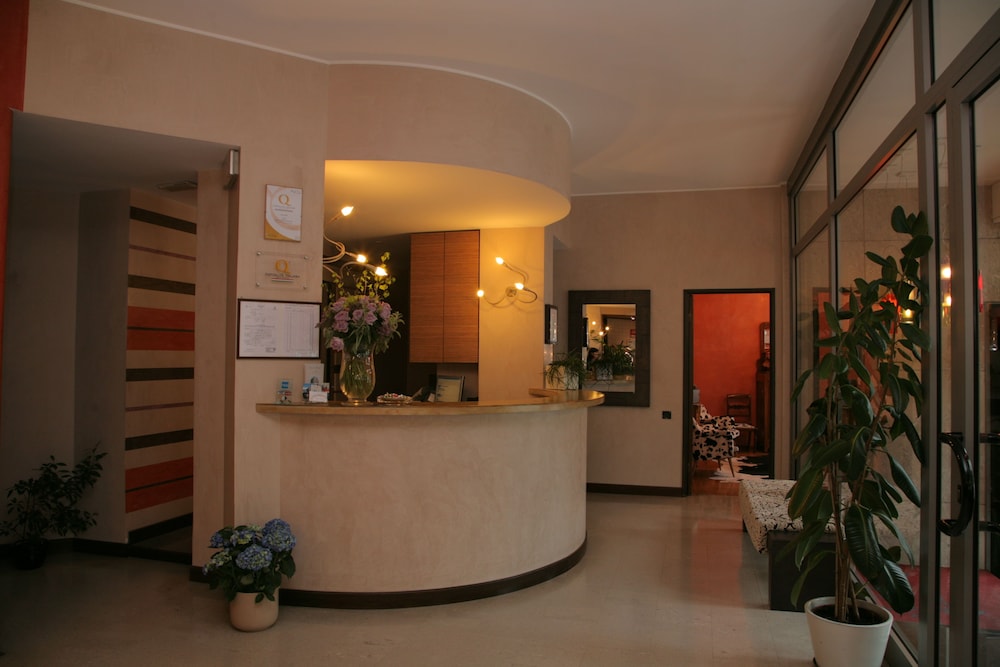 Park Hotel Meublé — Hotel building in Como, Lombardy