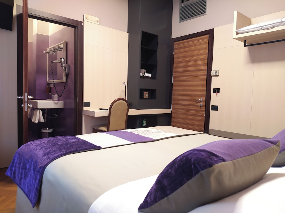 Park Hotel Meublé — Hotel rooms in Como, Lombardy