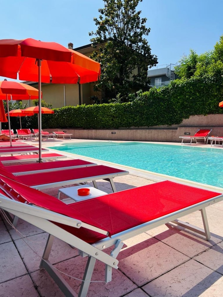 Il Sogno Apartments — Swimming pool in Desenzano del Garda, Lombardy
