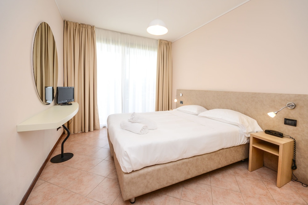 Il Sogno Apartments — Hotel rooms in Desenzano del Garda, Lombardy