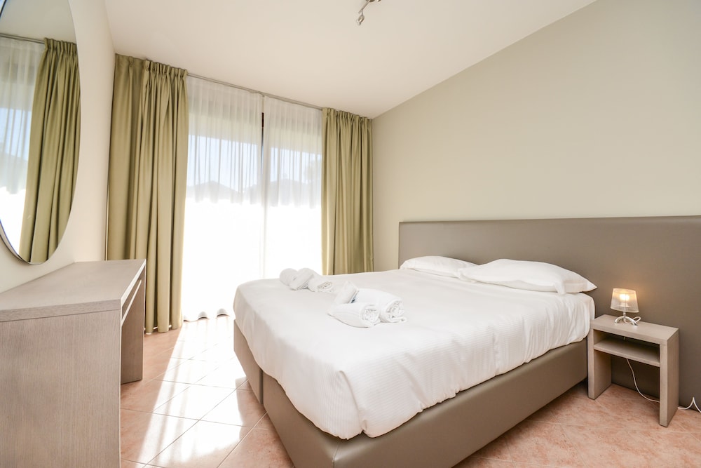 Il Sogno Apartments — Hotel rooms in Desenzano del Garda, Lombardy