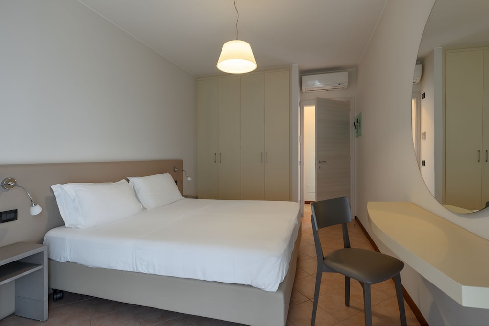 Il Sogno Apartments — Hotel rooms in Desenzano del Garda, Lombardy