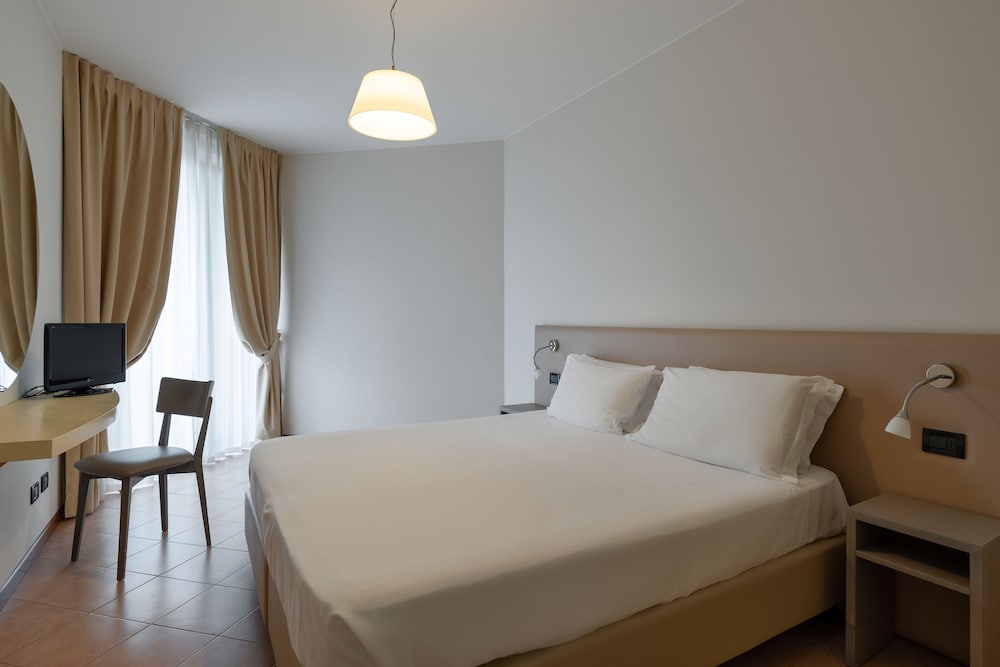 Il Sogno Apartments — Hotel rooms in Desenzano del Garda, Lombardy