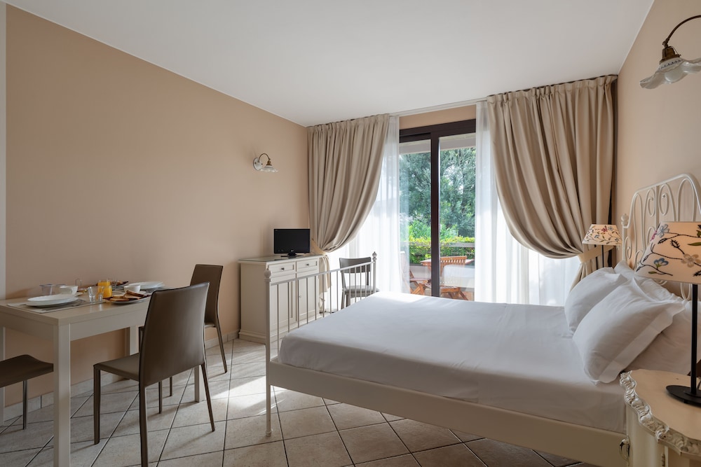 Il Sogno Apartments — Hotel rooms in Desenzano del Garda, Lombardy