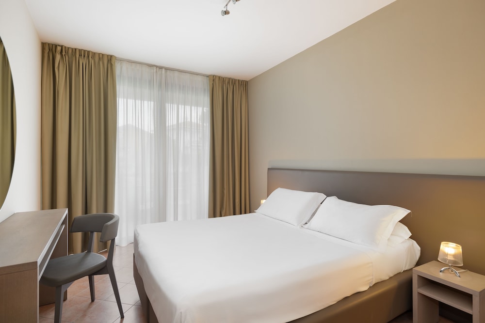 Il Sogno Apartments — Hotel rooms in Desenzano del Garda, Lombardy