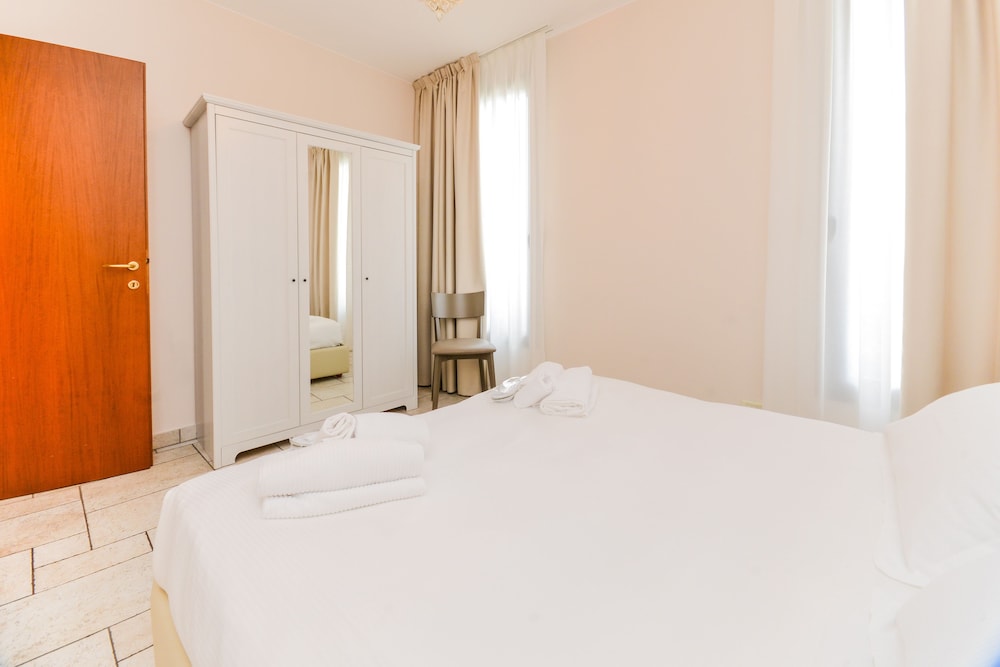 Il Sogno Apartments — Hotel rooms in Desenzano del Garda, Lombardy
