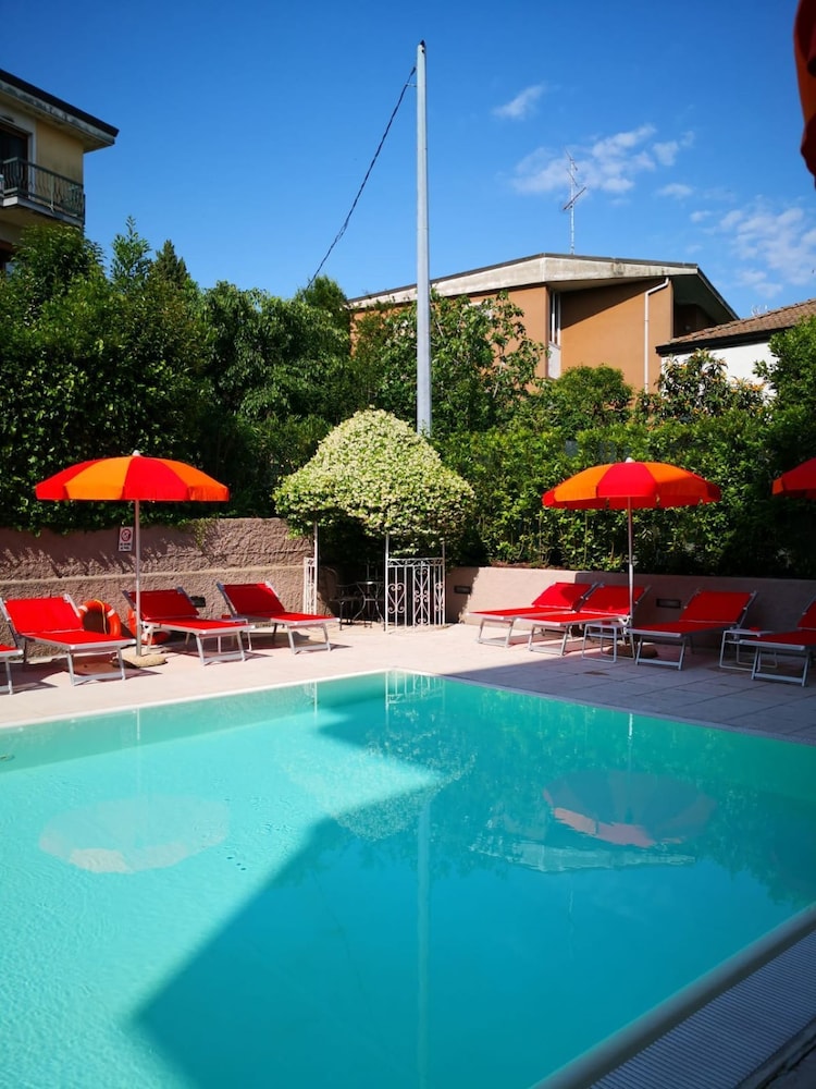 Il Sogno Apartments — Swimming pool in Desenzano del Garda, Lombardy