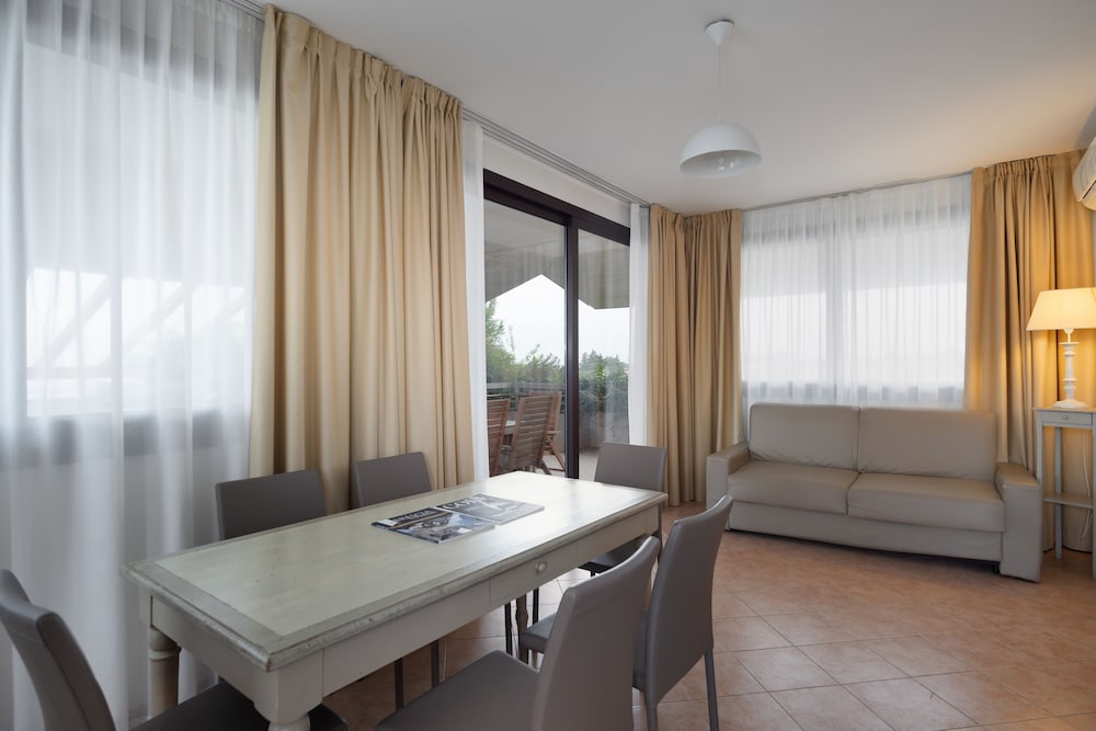 Il Sogno Apartments — Hotel rooms in Desenzano del Garda, Lombardy