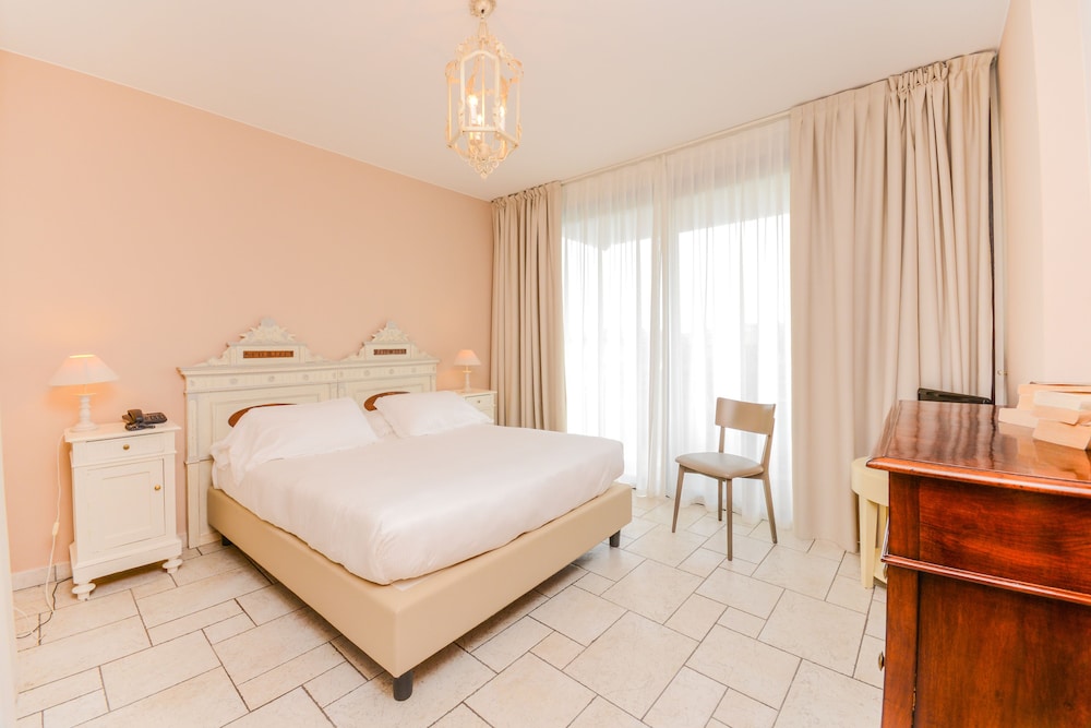 Il Sogno Apartments — Hotel rooms in Desenzano del Garda, Lombardy