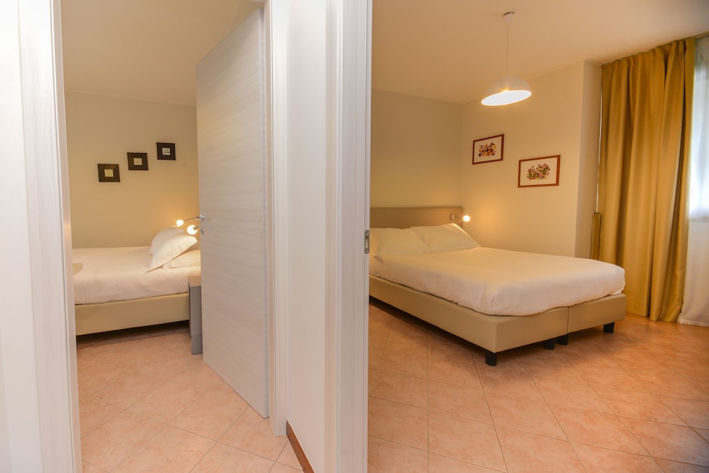 Il Sogno Apartments — Hotel rooms in Desenzano del Garda, Lombardy