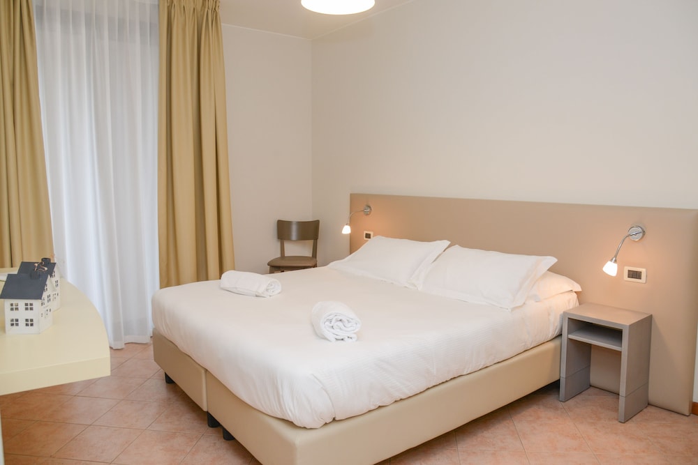 Il Sogno Apartments — Hotel rooms in Desenzano del Garda, Lombardy