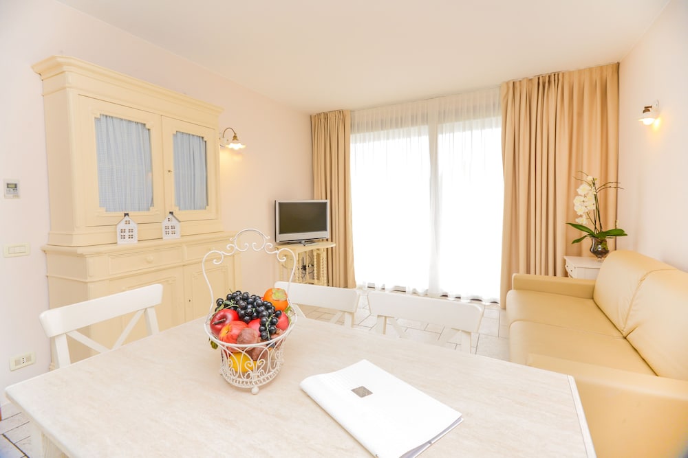 Il Sogno Apartments — Hotel rooms in Desenzano del Garda, Lombardy