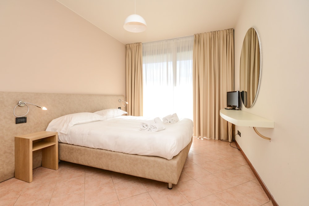 Il Sogno Apartments — Hotel rooms in Desenzano del Garda, Lombardy