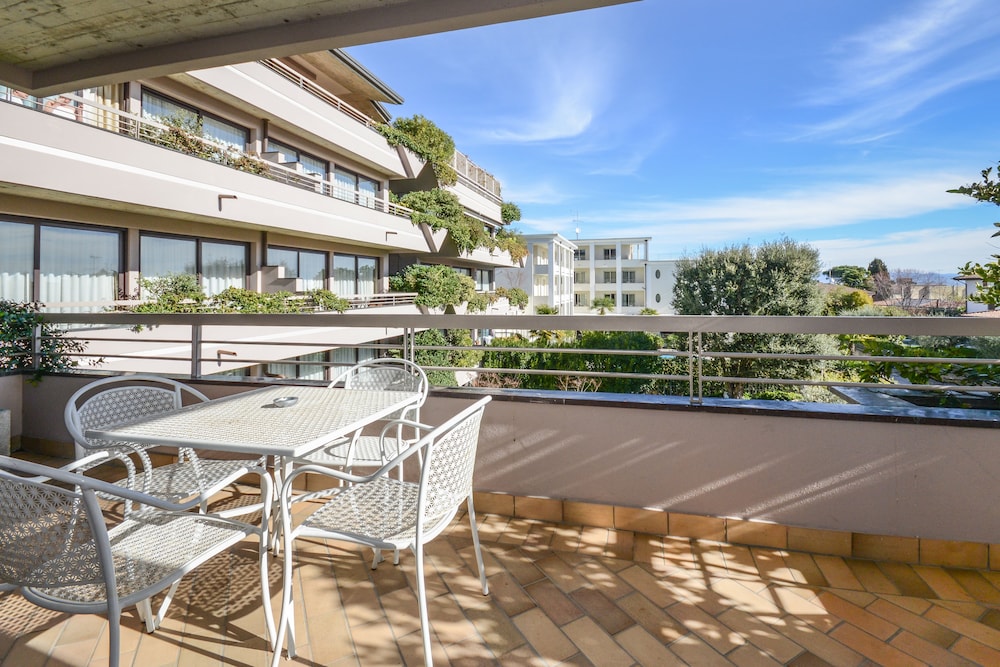 Il Sogno Apartments — Hotel building in Desenzano del Garda, Lombardy