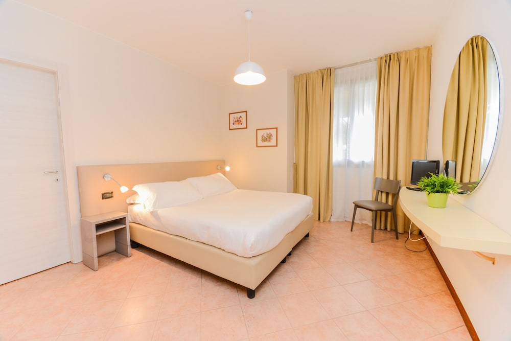 Il Sogno Apartments — Hotel rooms in Desenzano del Garda, Lombardy