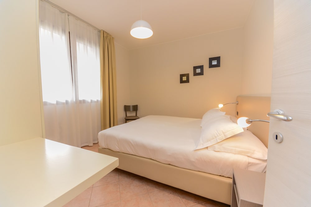 Il Sogno Apartments — Hotel rooms in Desenzano del Garda, Lombardy