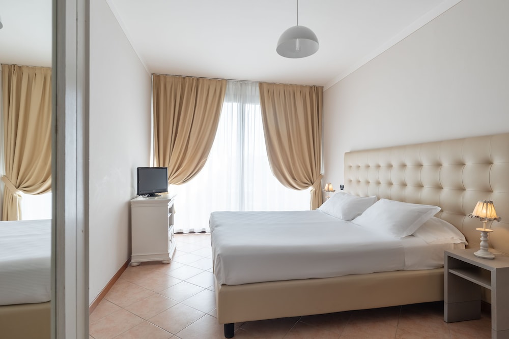 Il Sogno Apartments — Hotel rooms in Desenzano del Garda, Lombardy