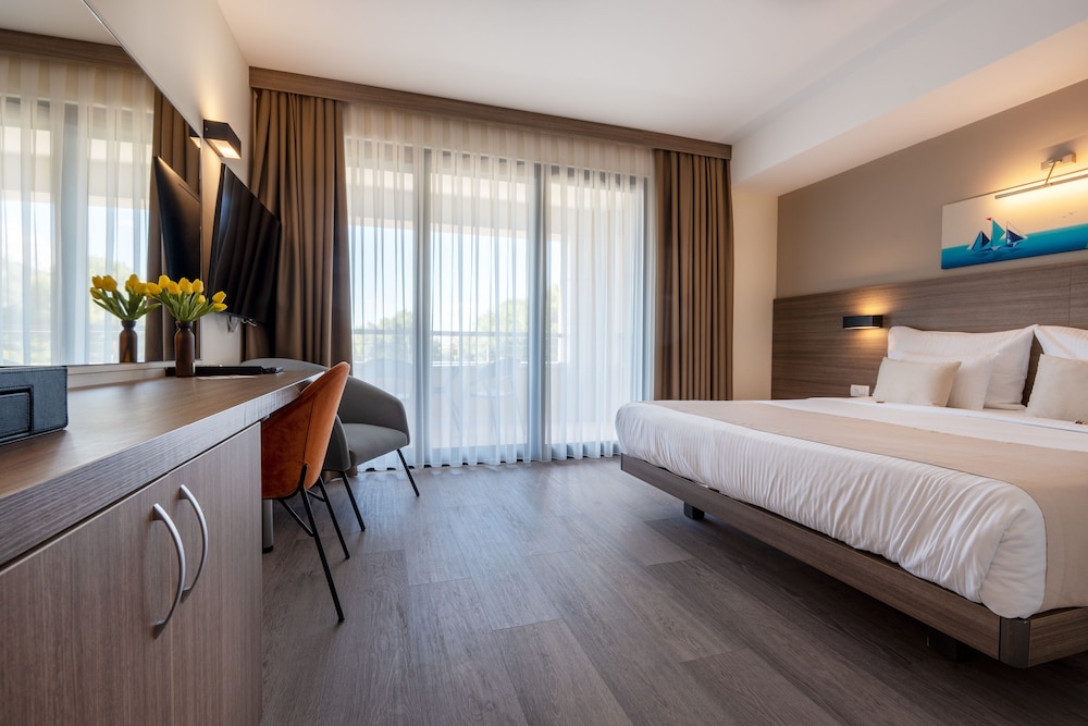 Hotel Antonio — Hotel rooms in Makarska, Split-Dalmatia